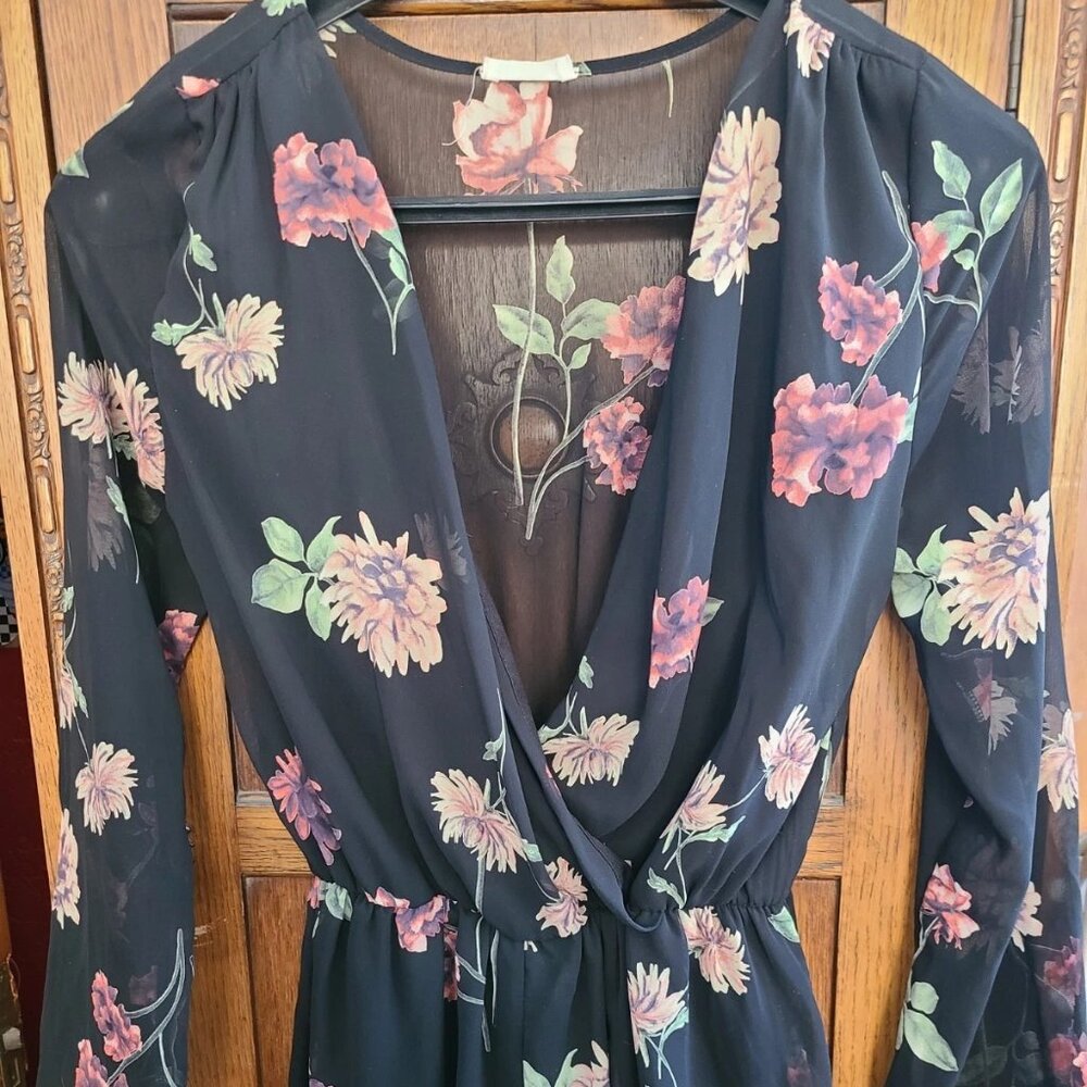 Altar'd State Floral Romper Long Bell Sleeve V-Neck Ruffle Hem Black Large‎